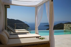 Outdoor pool - Romantic Villa Gialos over Mikros Gialos (Fterno)