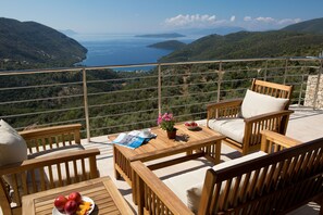 Property grounds - Romantic Villa Gialos over Mikros Gialos (Fterno)