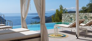 Outdoor pool - Romantic Villa Gialos over Mikros Gialos (Fterno)