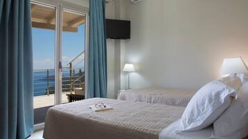 3 bedrooms, in-room safe, iron/ironing board, travel crib
