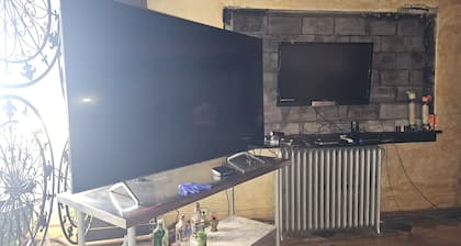 X-Lg Man Cave...
The gang/ continue the party after @ AAOA Park!!
8 min away!!