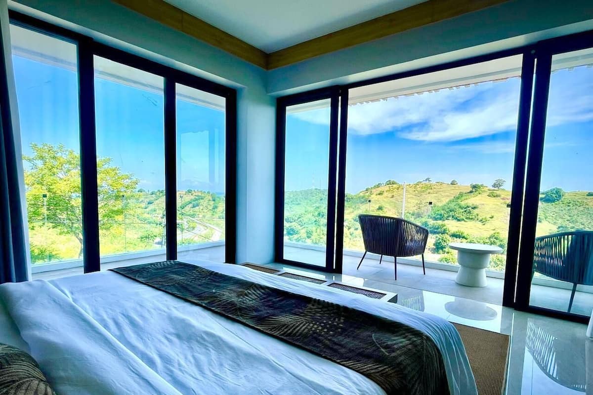 Executive Room | Premium bedding, memory foam beds, in-room safe, desk