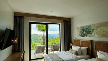 Deluxe Twin Room | Premium bedding, memory-foam beds, in-room safe, desk
