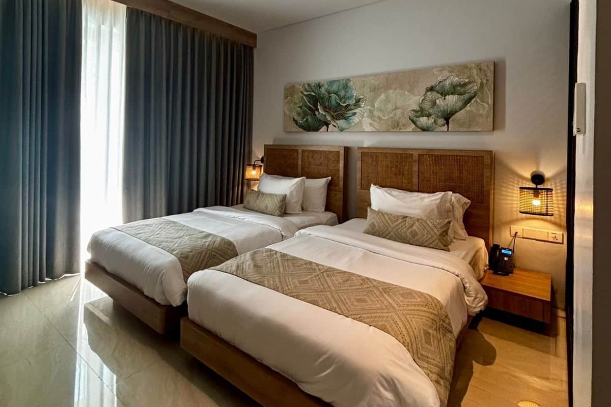 Phòng 2 giường đơn Deluxe | Bộ đồ giường cao cấp, nệm cao su hoạt tính (memory foam) 