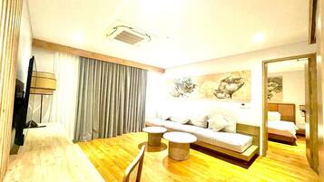Family Villa | Premium bedding, memory foam beds, in-room safe, desk