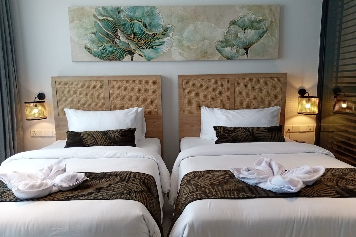 Deluxe Twin Room | Premium bedding, memory foam beds, in-room safe, desk