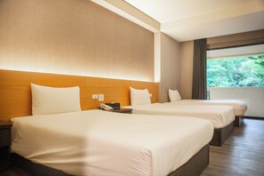 Habitación triple estándar, para no fumadores, vista a la montaña | Wifi gratis y ropa de cama 