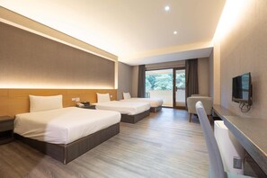 Habitación triple estándar, para no fumadores, vista a la montaña | Wifi gratis y ropa de cama 