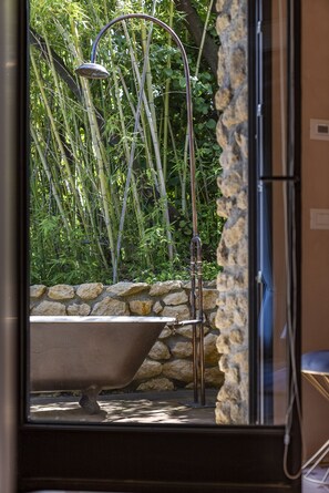 Minibar, in-room safe, desk, laptop workspace - Relais Villa dei Gelsi & Spa (Verona)