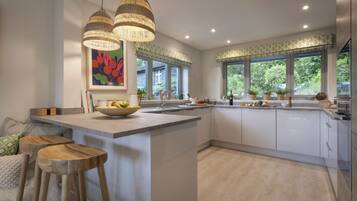 Family House, 3 Bedrooms, Non Smoking, Garden Area | Private kitchen