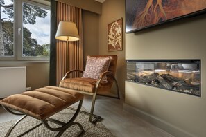 Family House, 3 Bedrooms, Non Smoking, Garden Area | Living area | 42-inch Smart TV with satellite channels, TV - Barakat Lakes Escape (Ambleside)