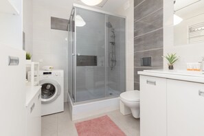 Apartment, 2 Bedrooms, Balcony | Bathroom - Warsaw Batuty Apartment by Renters (Warsaw)