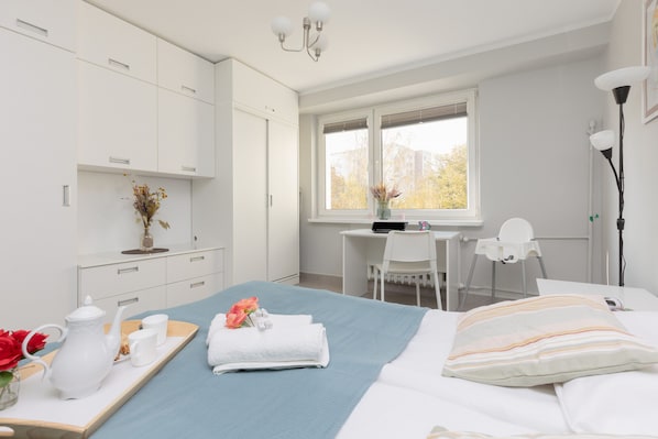 Apartamento, 2 quartos, sacada | Roupa de cama