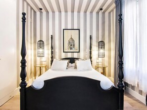 2 slaapkamers, een strijkplank/strijkijzer, internet, beddengoed