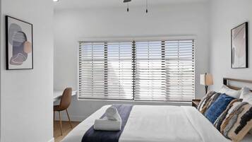 2 bedrooms, laptop workspace, iron/ironing board, free WiFi