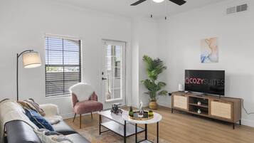 2 bedrooms, laptop workspace, iron/ironing board, free WiFi