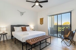 2 bedrooms, laptop workspace, iron/ironing board, free WiFi - CozySuites at Kierland Commons (Scottsdale)