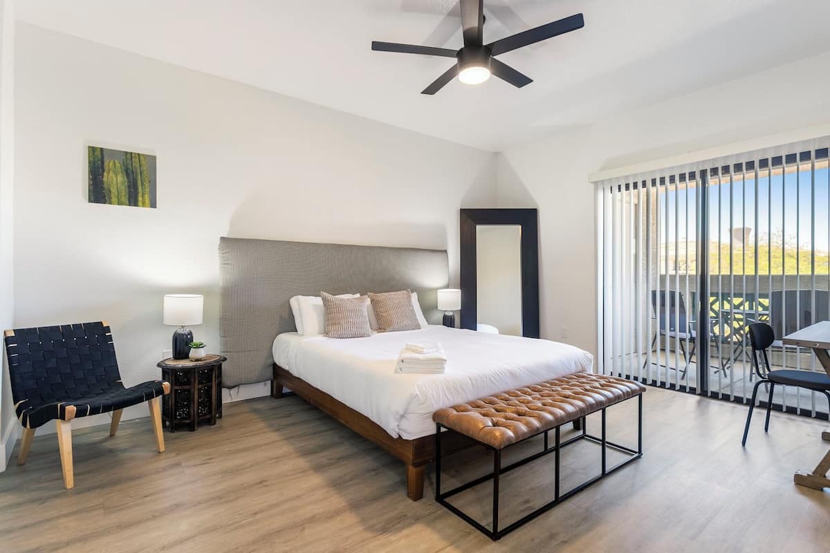 Apartment, 1 Bedroom | 2 bilik tidur, ruang kerja komputer riba, seterika/papan seterika