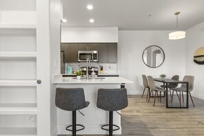 Fridge, microwave, oven, coffee/tea maker - CozySuites at Glendale (Glendale)
