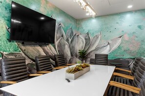 Business center - CozySuites at Glendale (Glendale)