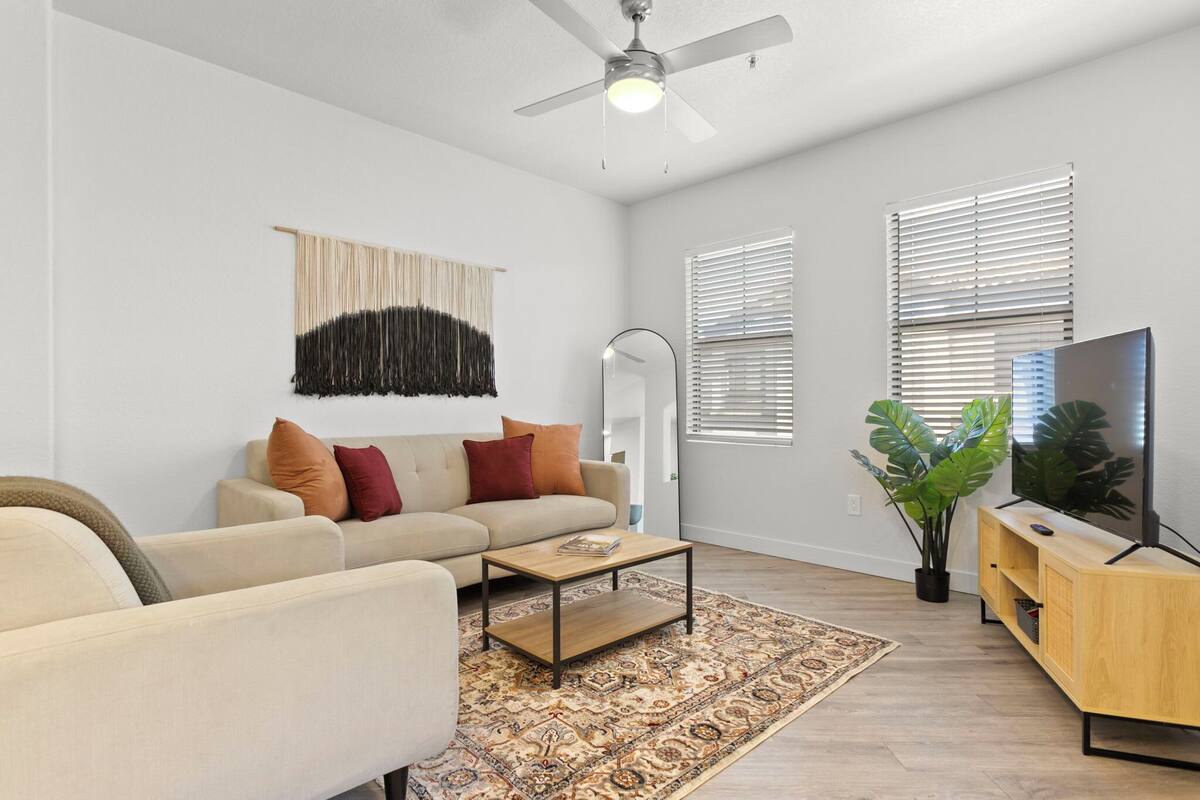 Deluxe Apartment, 2 Bedrooms | Living area