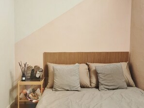Premium bedding, memory-foam beds, individually decorated - Carrot Hostel (Seoul)