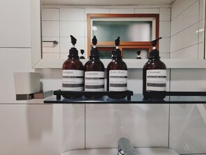 Basic Double Room, 1 Bedroom | Bathroom | Shower, free toiletries, hair dryer, heated floors - Carrot Hostel (Seoul)