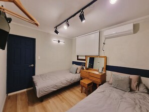 Premium bedding, memory-foam beds, individually decorated - Carrot Hostel (Seoul)