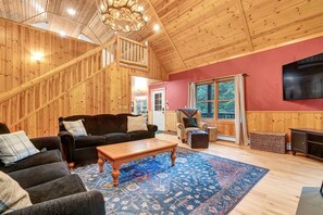 TV, fireplace - Evergreen Escape  | 4 Bed, 3.5 Bath (Bethel)