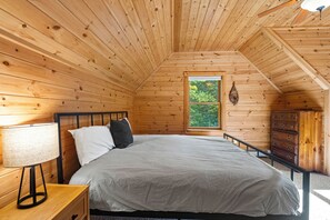 Room - Maine Lodge with Fireplace and Pool Table (Bethel)