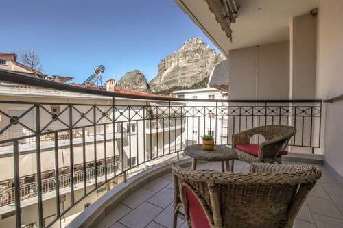 Grand Meteora Central Luxury Apartment