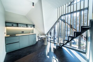 Mini réfrigérateur, machine à expresso, bouilloire électrique