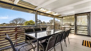 تناول الطعام بالخارج