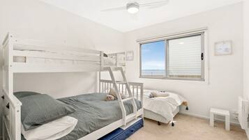 4 bedrooms, iron/ironing board, travel cot, Internet