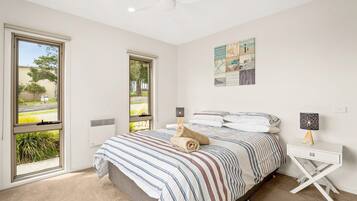 4 habitaciones, tabla de planchar con plancha y cuna de viaje