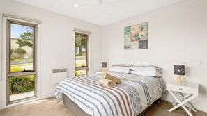 4 habitaciones, tabla de planchar con plancha y cuna de viaje