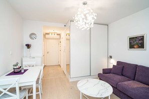 Studio (Studio Apartment with Balcony) | Living room | TV - Apartment Lenka (Dubrovnik)