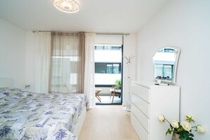 Studio (Studio Apartment with Balcony)