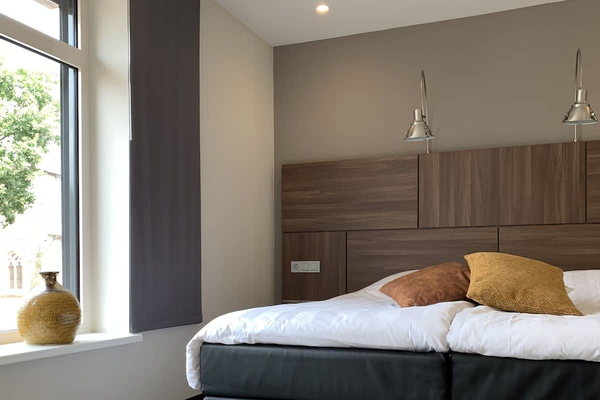 Chambre Confort | Coffre-fort, bureau, espace de travail pour ordinateurs portables