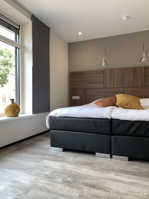 Habitación Confort | Caja de seguridad en la habitación y escritorio