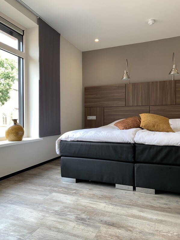 Comfort-Zimmer | Zimmersafe, Schreibtisch, laptopgeeigneter Arbeitsplatz