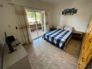 Standard Quadruple Room | Premium bedding, down duvets, individually furnished, laptop workspace - EL TATA (Puerto Iguazú)