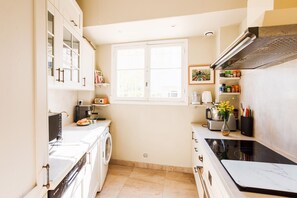 Réfrigérateur, micro-ondes, four, lave-vaisselle