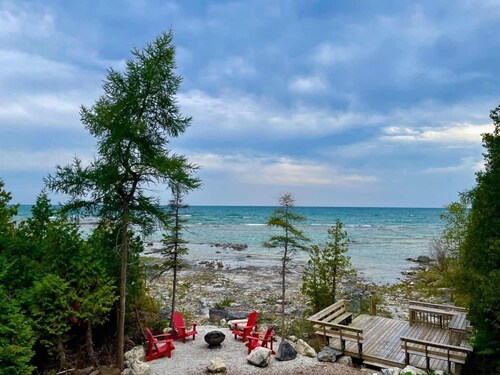 Luxury Lakefront Retreat - 'The Aida' | Serene and Chic