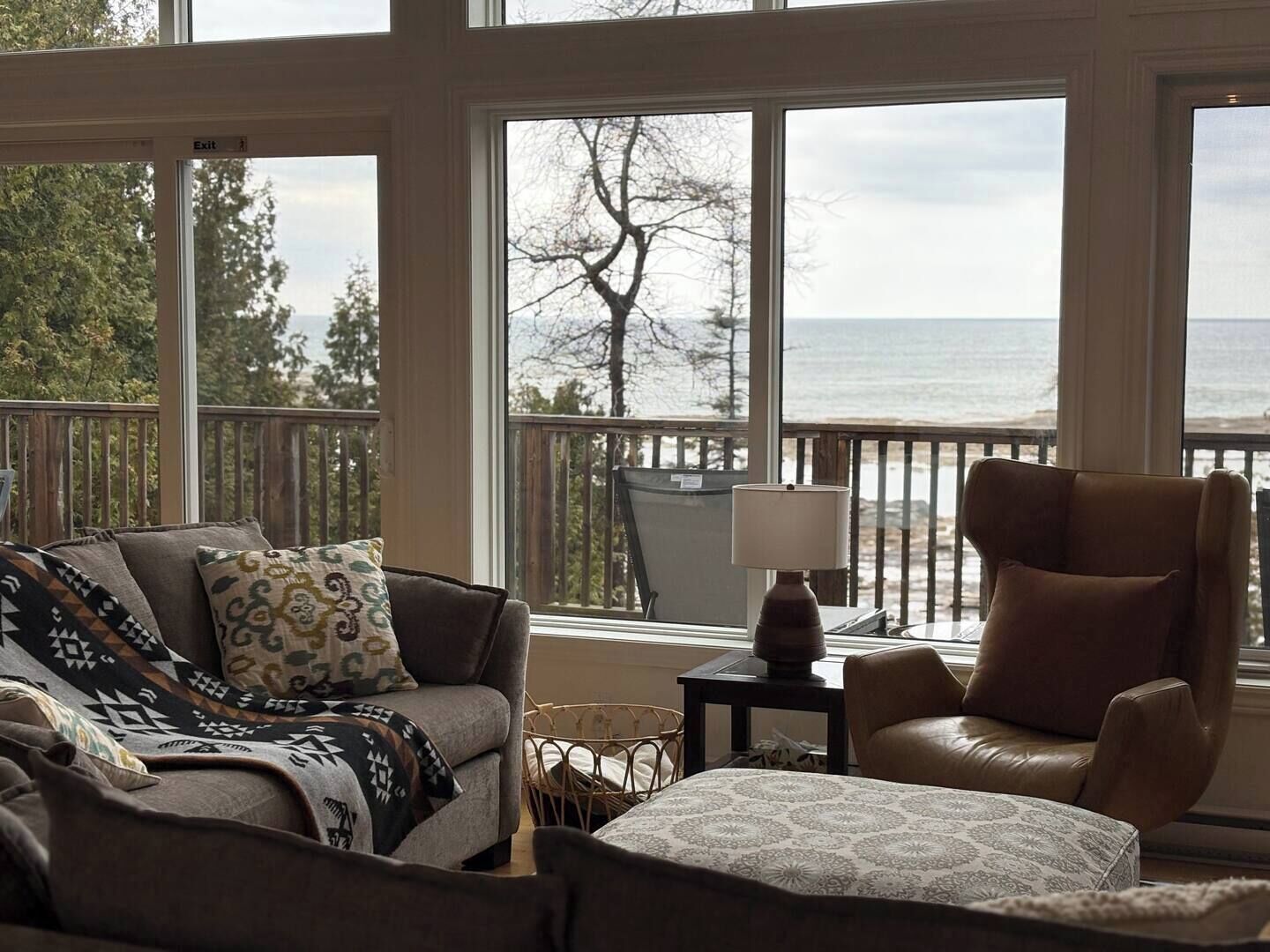 Téléviseur connecté, foyer, bureau, écran d’ordinateur