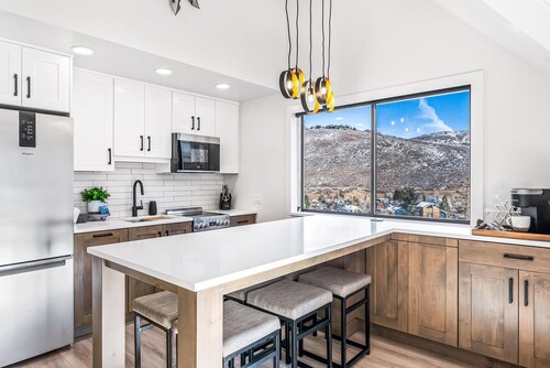 Slopeside Escape w/ Pool, Hot Tubs & Views