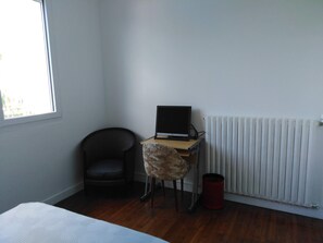3 Schlafzimmer, Schreibtisch, Bügeleisen/Bügelbrett, kostenloses WLAN