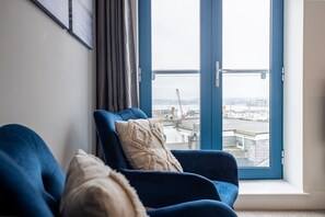 Deluxe-Apartment, 2 Schlafzimmer, Hafenblick | Wohnbereich
