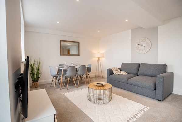Deluxe-Apartment, 2 Schlafzimmer, Hafenblick | Wohnbereich