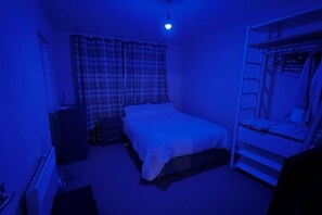 2 habitaciones, tabla de planchar con plancha y wifi gratis 